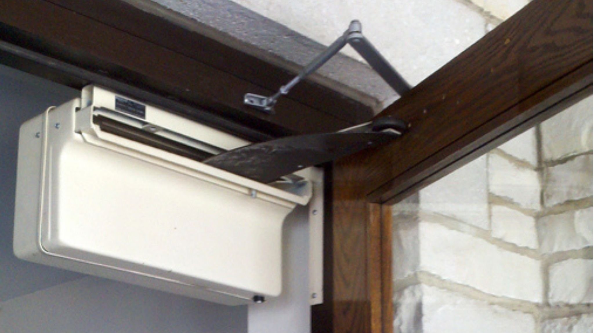 Model 4300VL extended on a church exit door_16-9