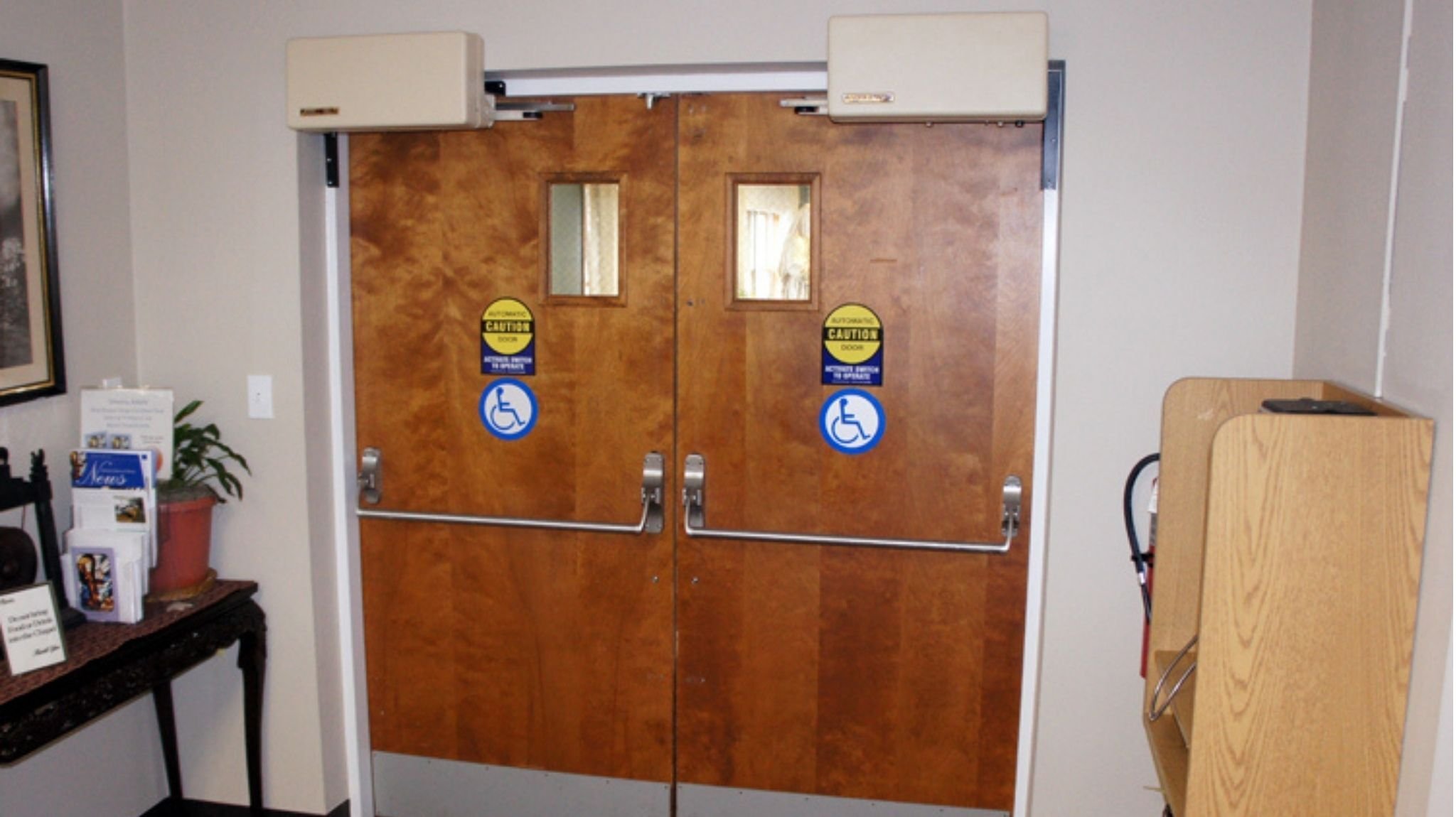 Model 4300XL and 4300XR double door installation on interior doors_16-9