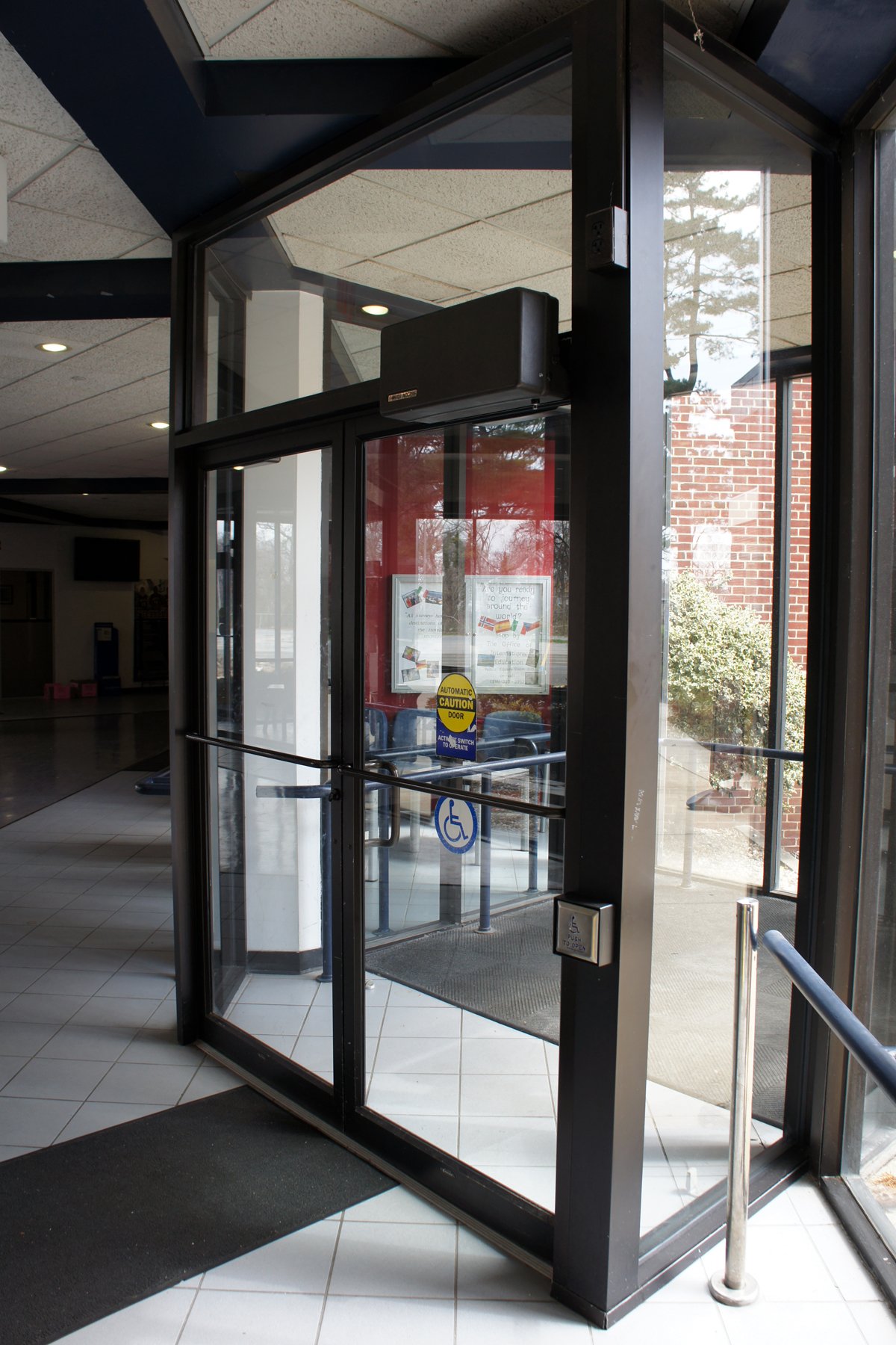 Model 4310R installed on school campus vestibule doors